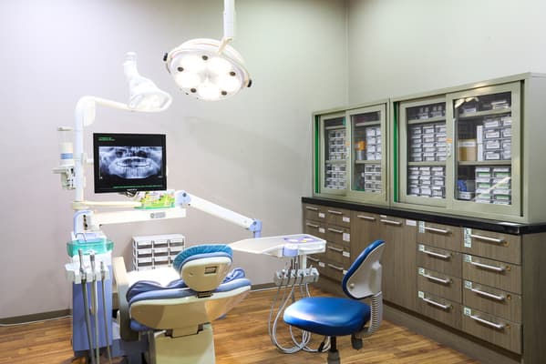 사랑니 발치 수술실 장비