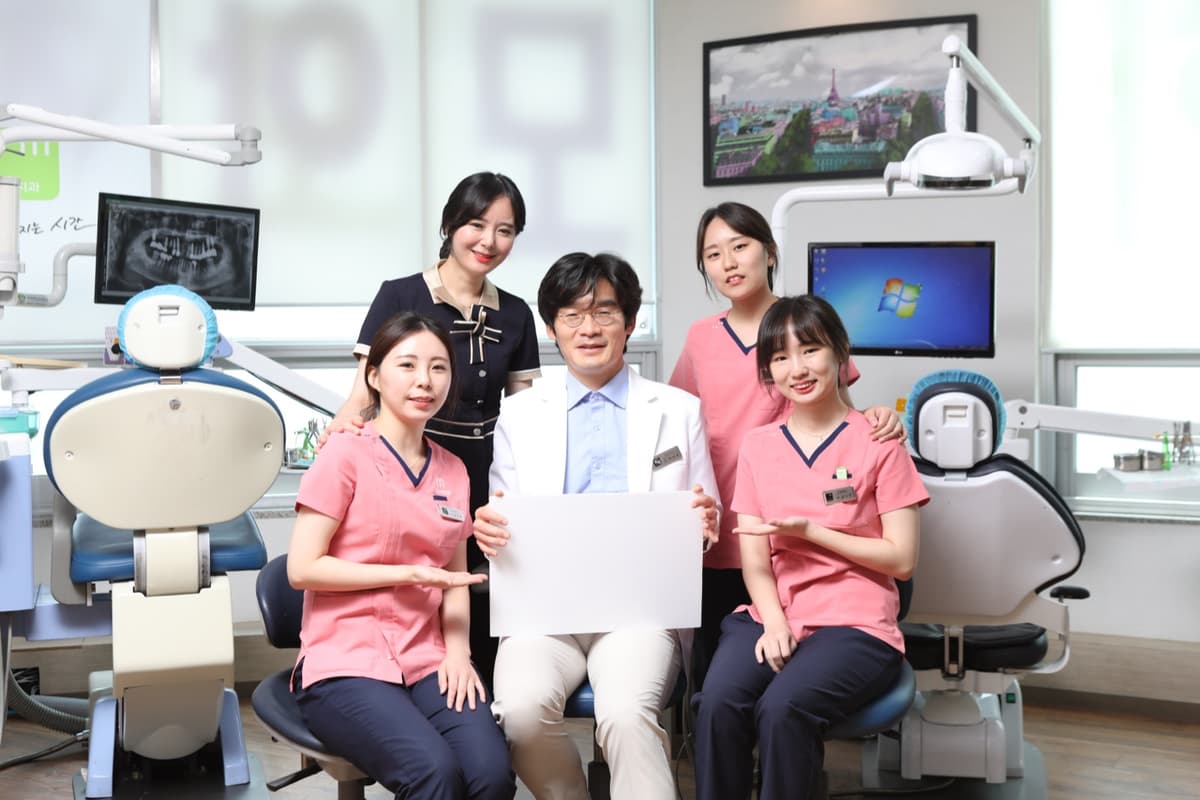 군산모아치과 의료진 — 분야별 5인 협진
